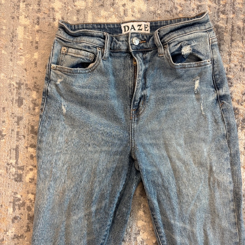 Daze Just Right Slim Straight Size 28 Jeans